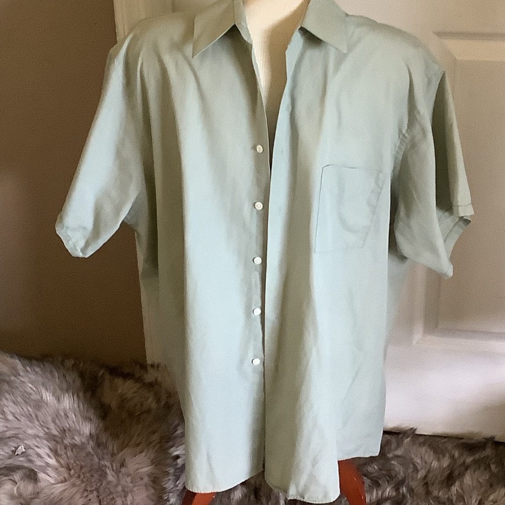 Van Heusen men’s short sleeve shirt